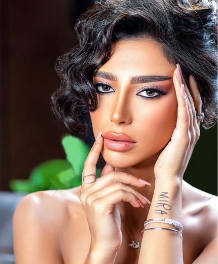Aleyna women fashion model