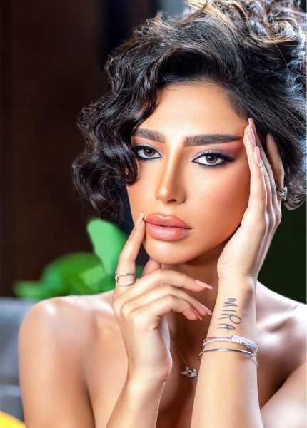 Aleyna women fashion model